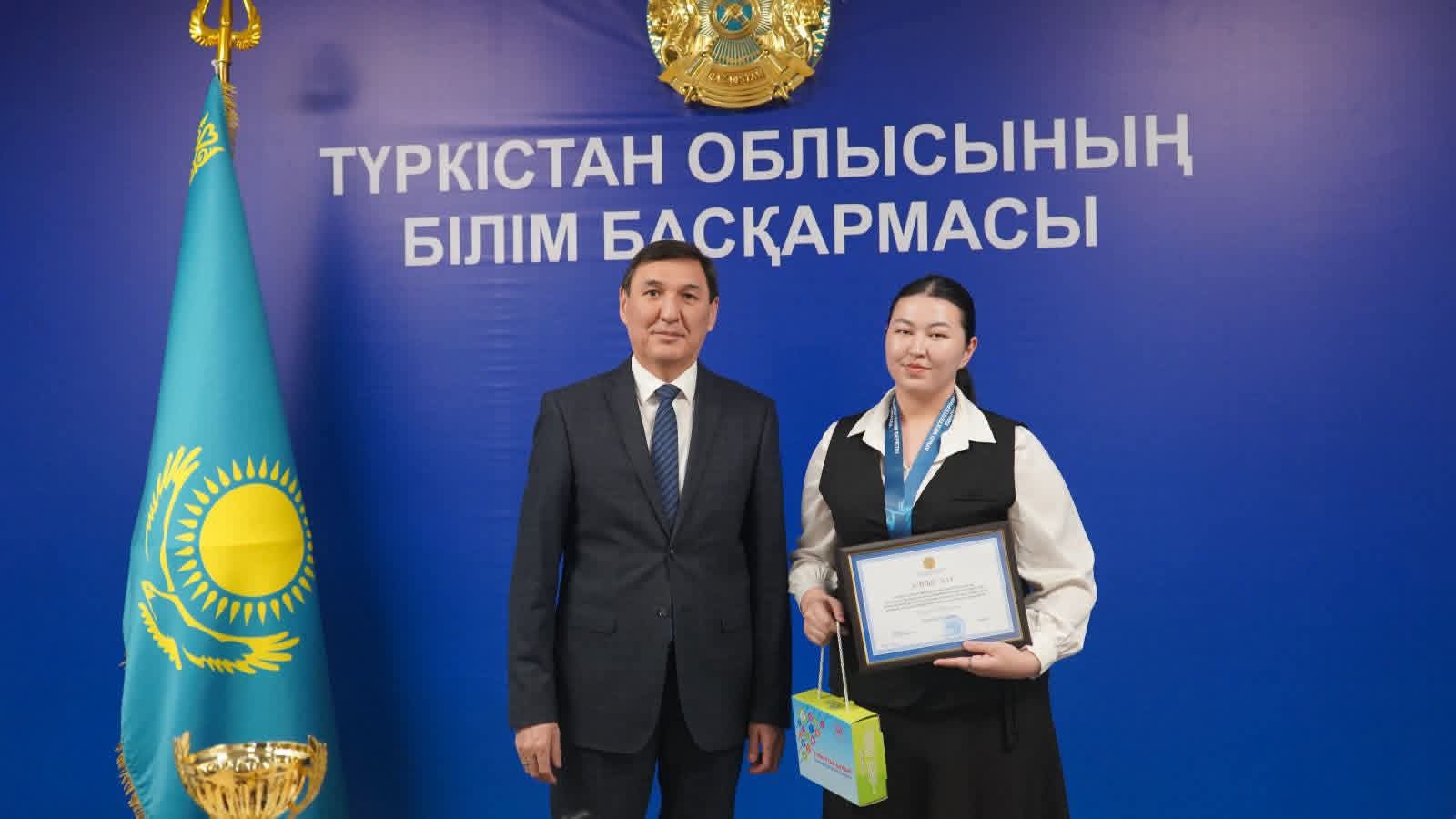 Түркістан облысының білім басқармасы басшысының міндетін атқарушы    Ғ. Орыновтың Алғыс хатымен марапатталды.